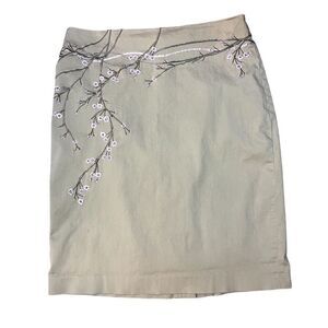 Bandalino embroidered flowers stretch skirt size 10